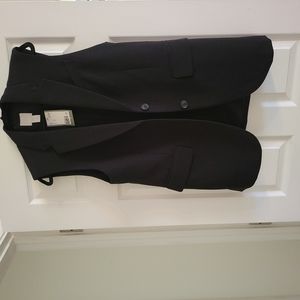 Sleeveless oversized black blazer